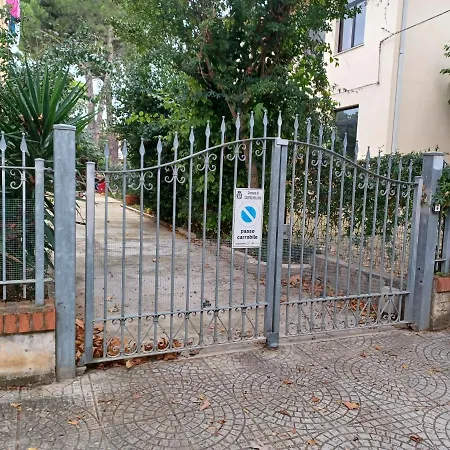 Le Rondini Apartment *